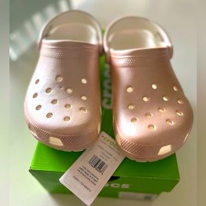 NIB Classic Metallic Rose Gold Crocs Size 10